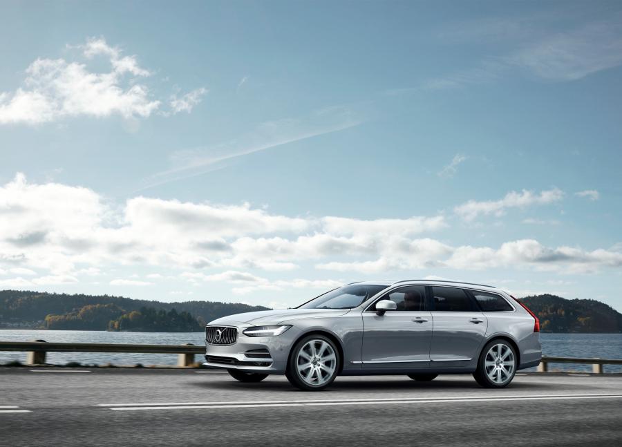  Volvo V90 T6 Inscription 2016 года  (фото 2 из 49)